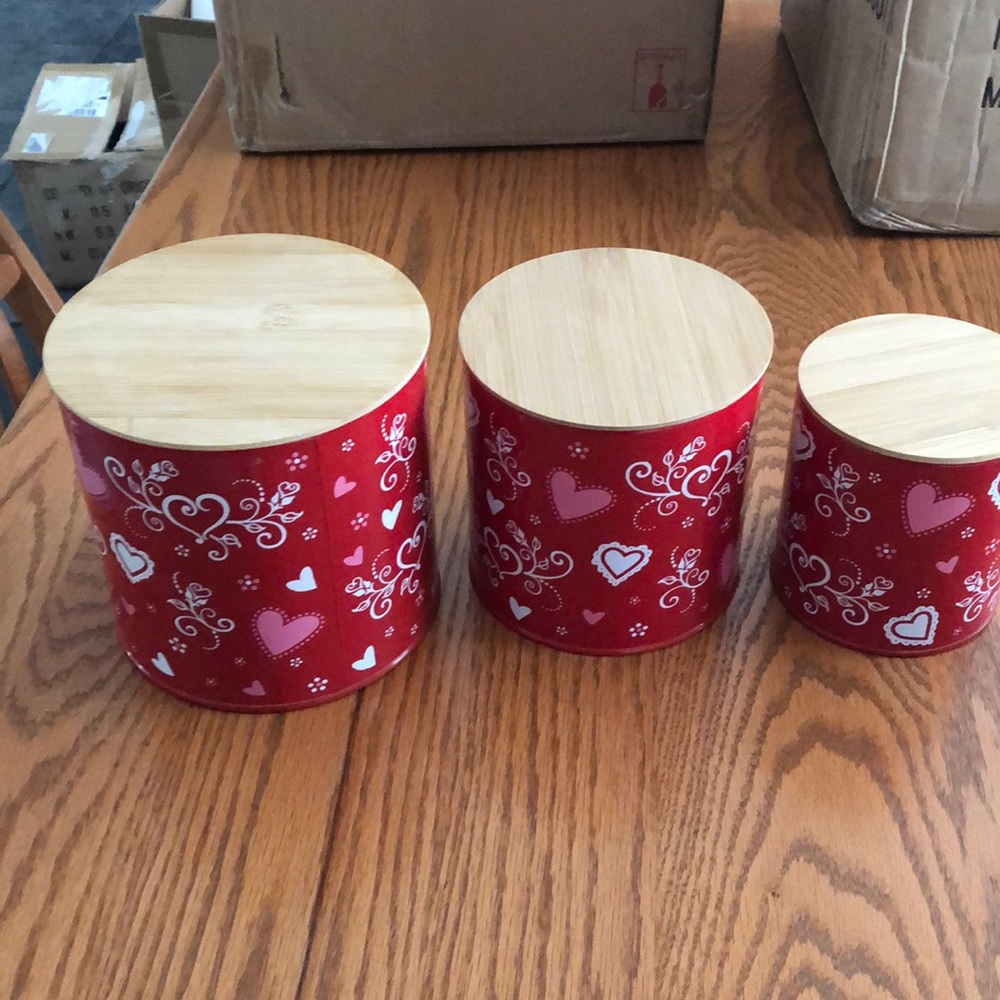 3 Temptations nesting tins